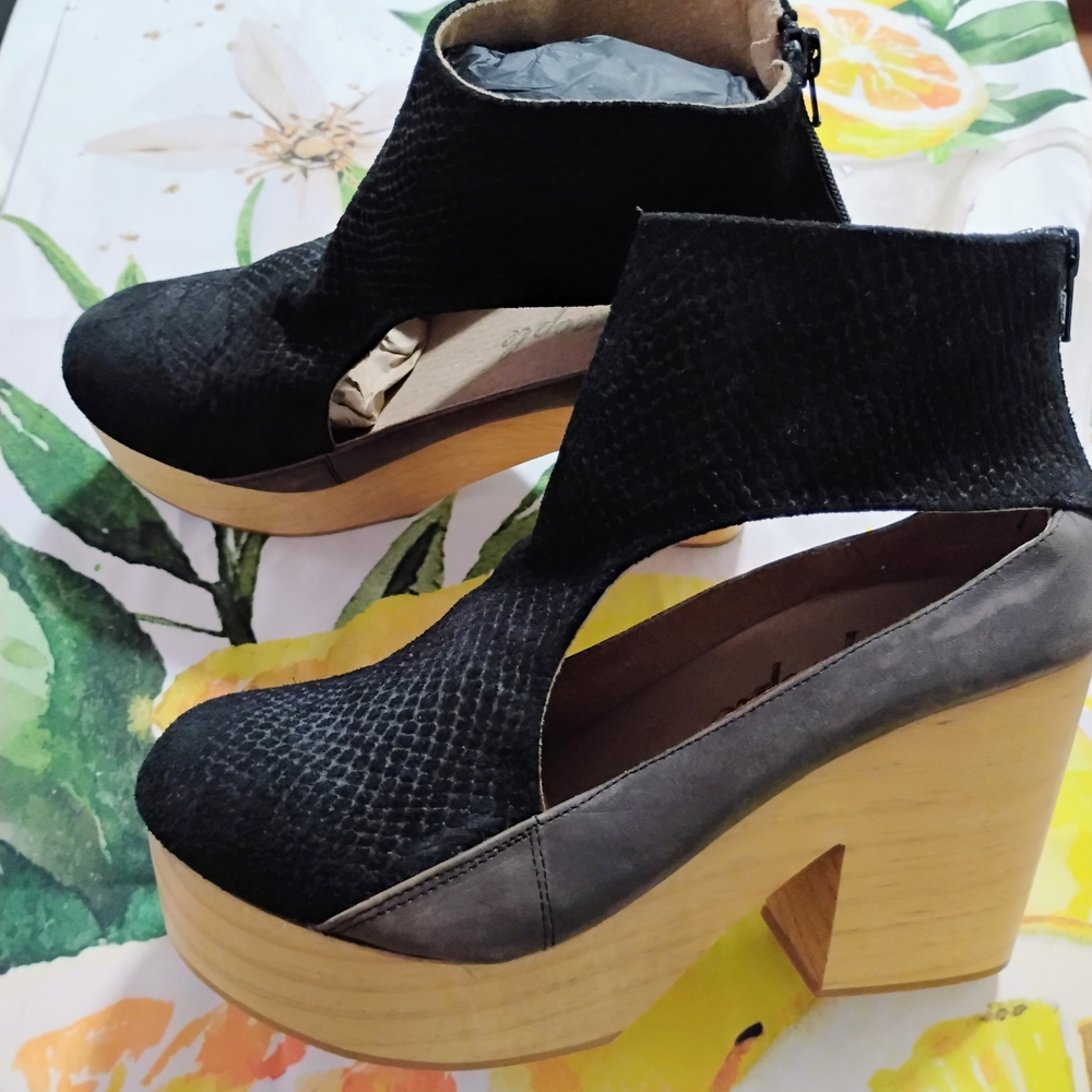 Free People Black and Gray Heeled Shoes